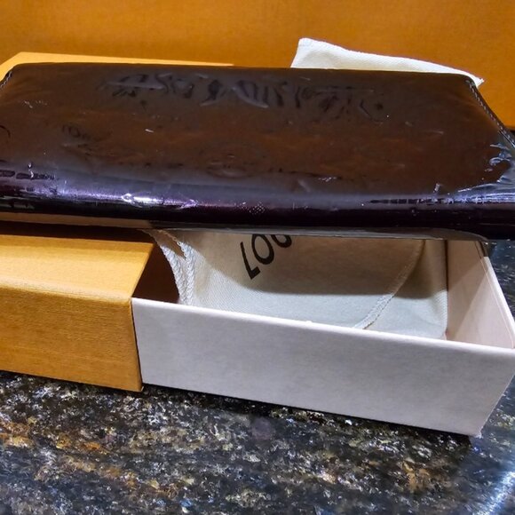 VGUC Louis Vuitton Sarah Vernis Wallet in Amarante - Picture 6 of 16